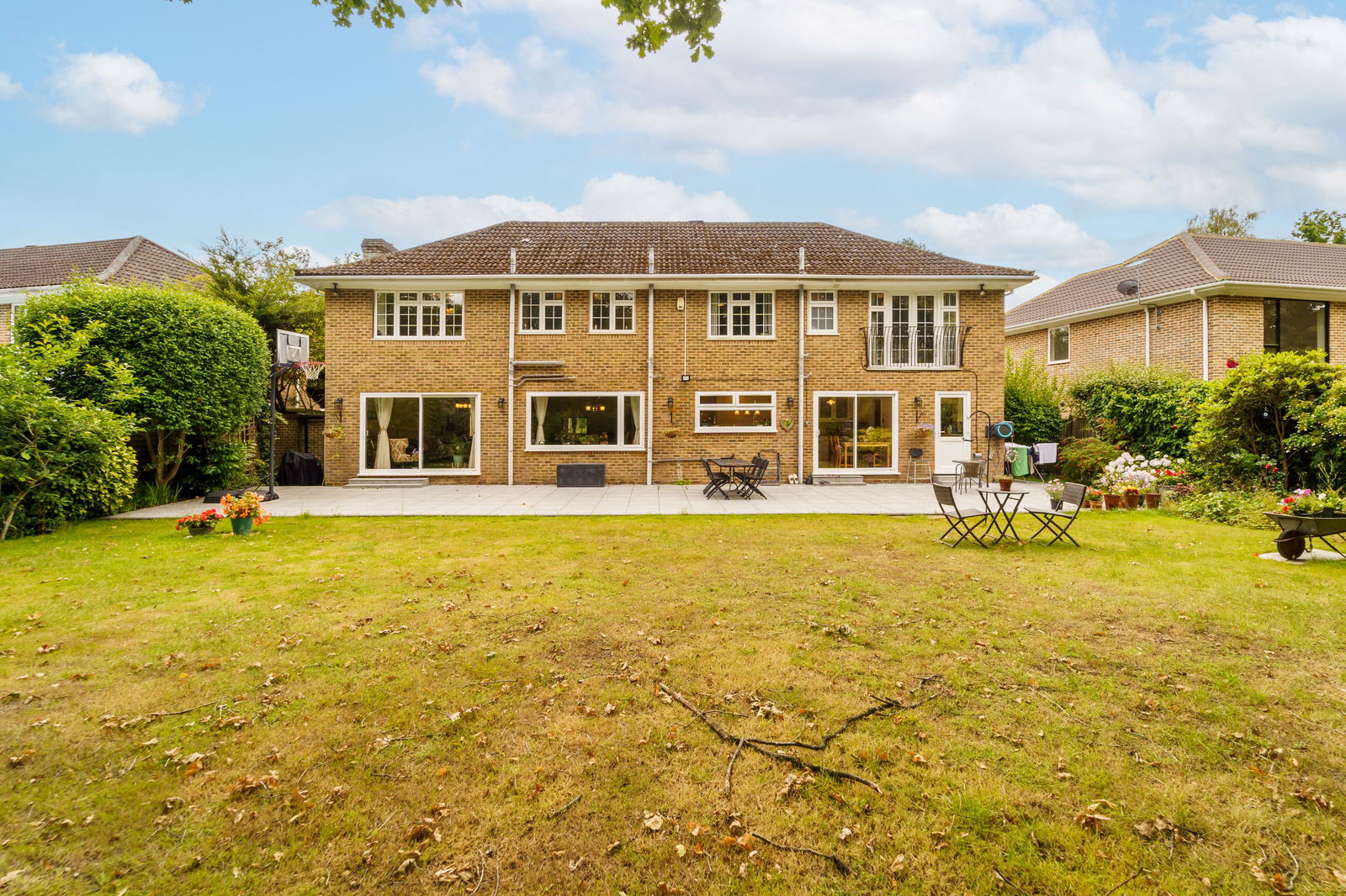 5 bedroom detached house for sale 0