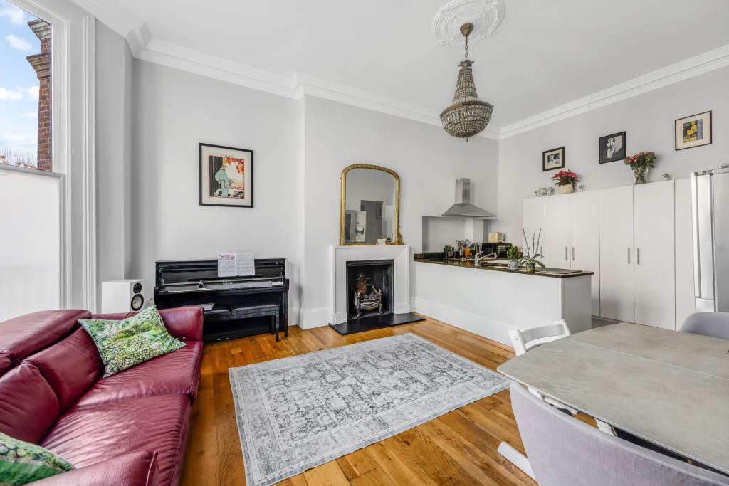 3 bedroom maisonette for sale 0