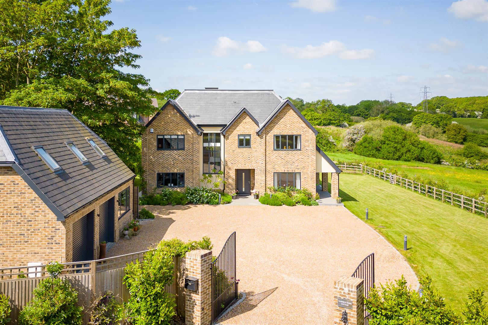 5 bedroom detached house for sale