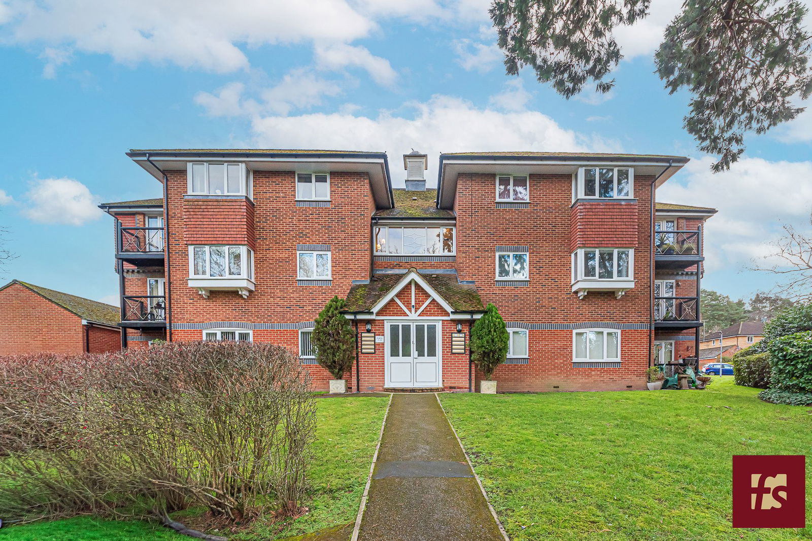 Doyle House,7, Masefield Gardens, Crowthorne photo 2