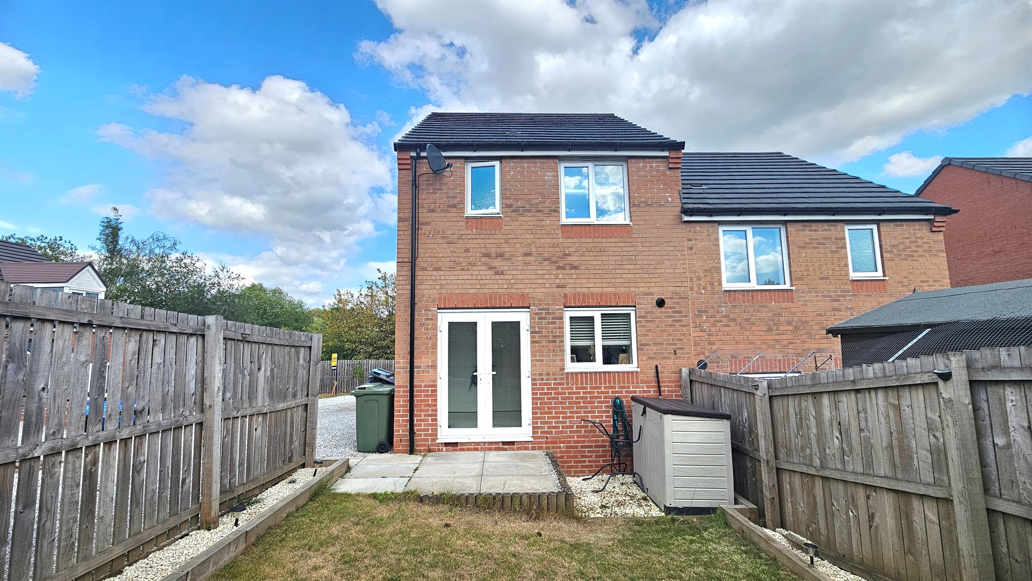 39, Calder Close, Mirfield photo 2