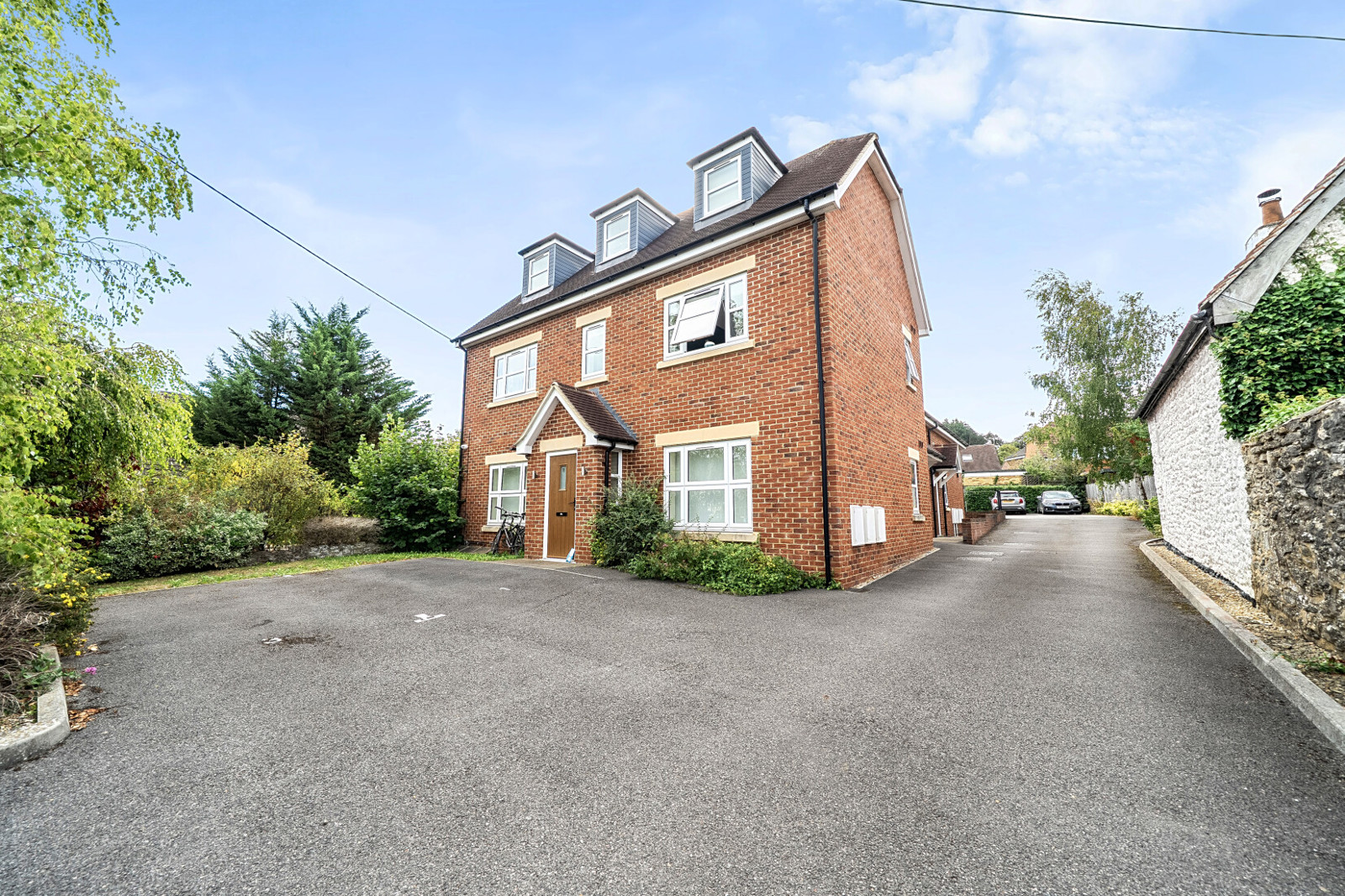 2 bed flat for sale
