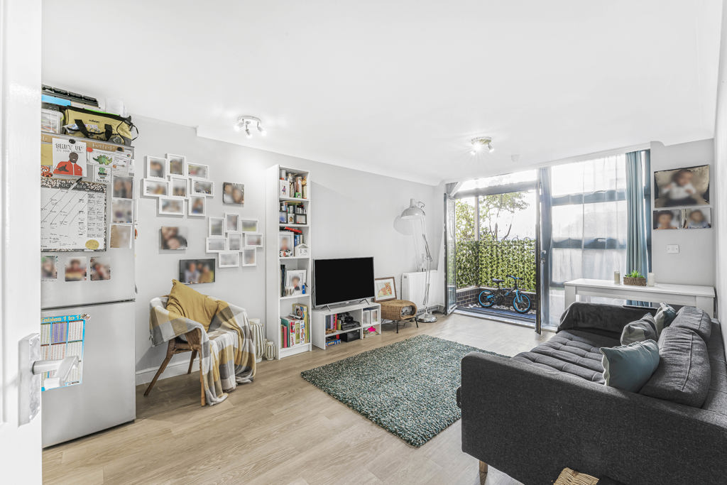 2-bed flat on 49, Maltings Close, London, £325,000