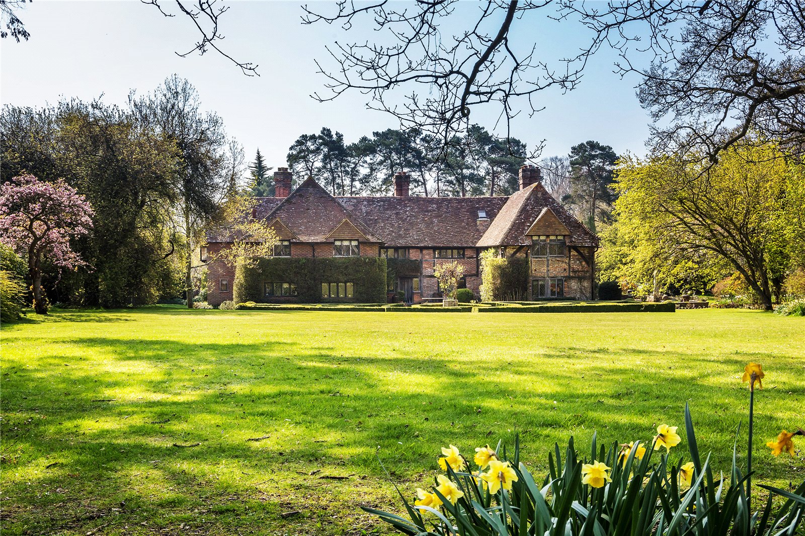 6 bedroom detached house for sale 0