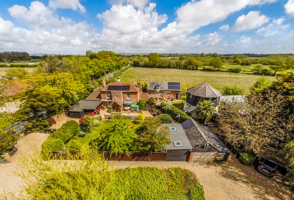5 bedroom detached house for sale 0