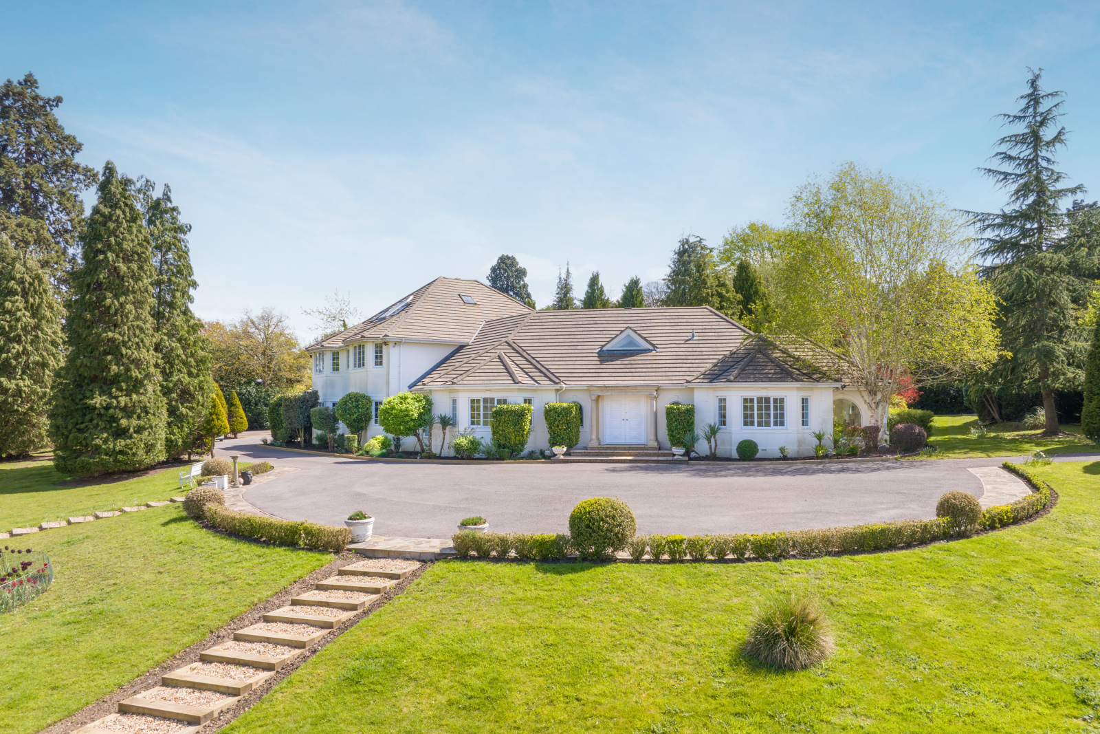 8 bedroom detached house for sale 0