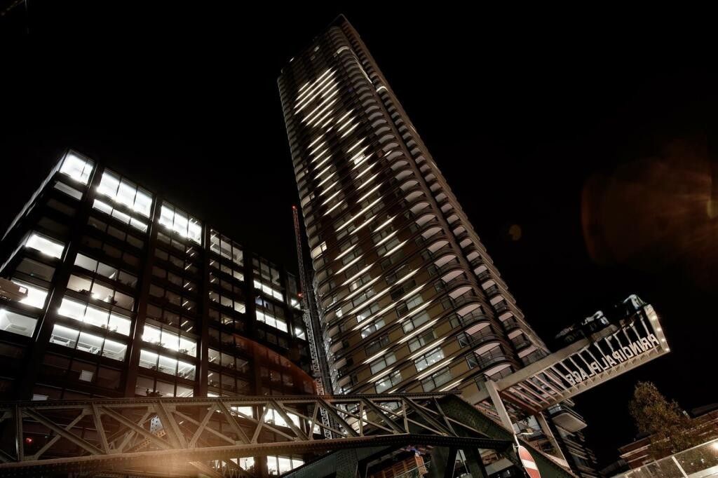 151 Salmon Lane, London photo 3