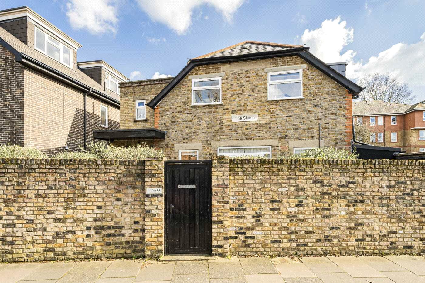3 bedroom flat for sale