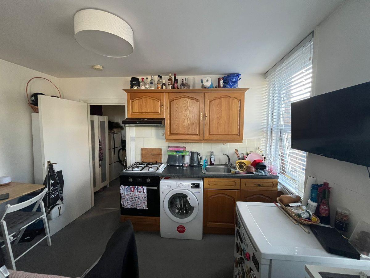 Flat 2, 728, High Road, London photo 5