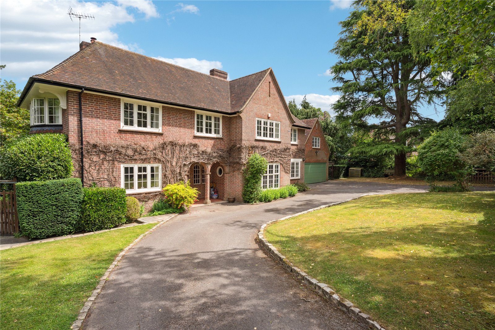 5 bedroom detached house for sale 0