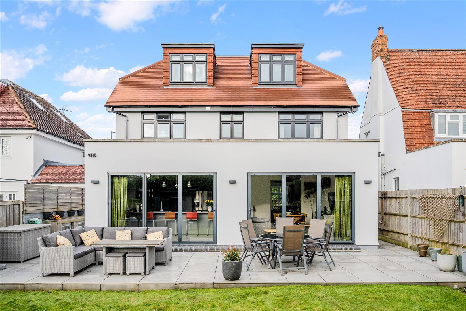 6 bedroom detached house for sale 0