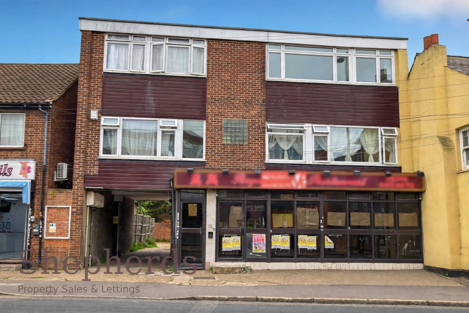 104b, Turners Hill, Cheshunt photo 2