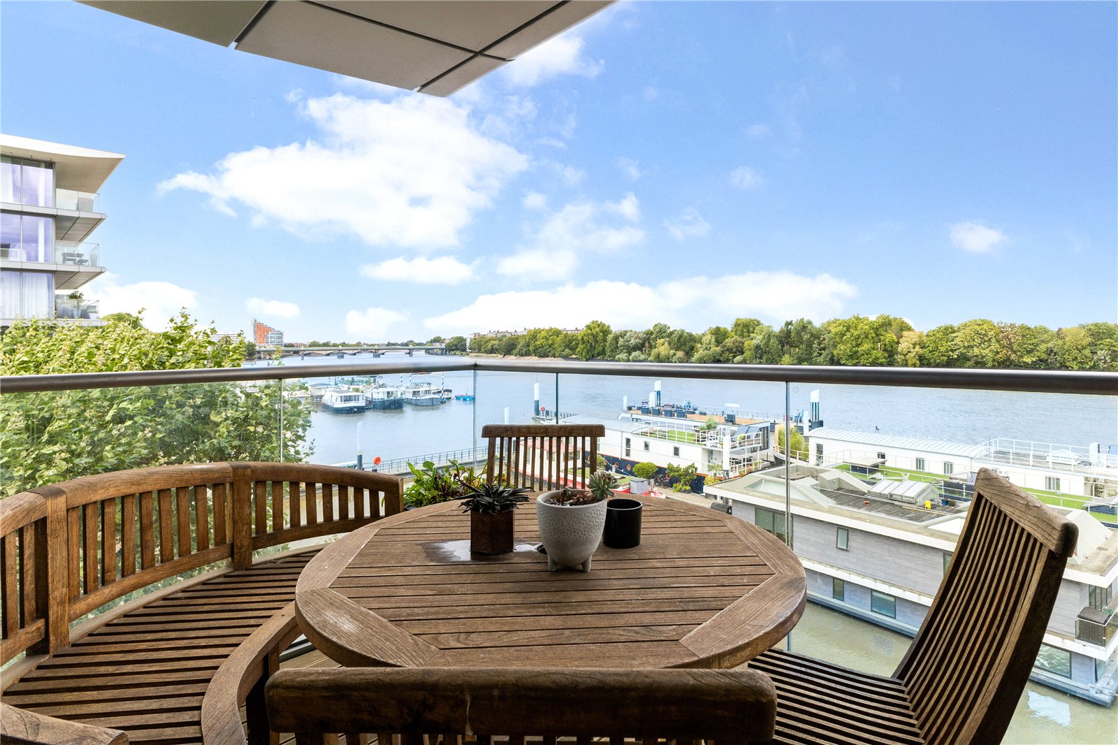 3 bedroom flat for sale