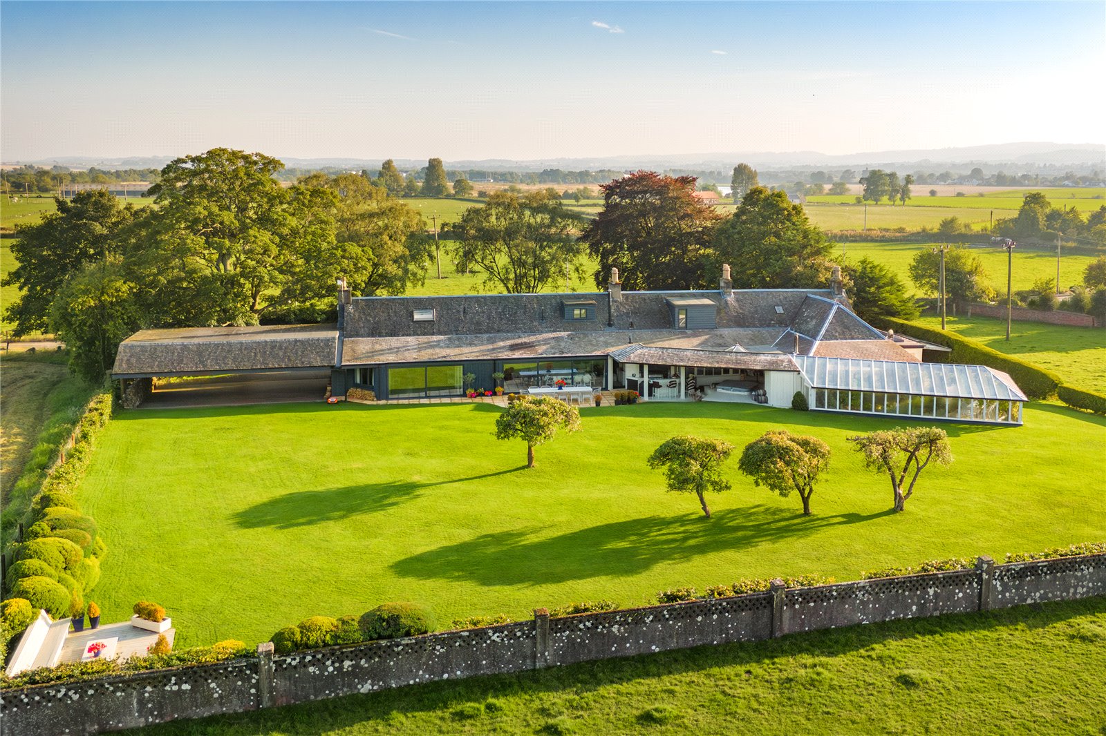 6 bedroom detached house for sale 0