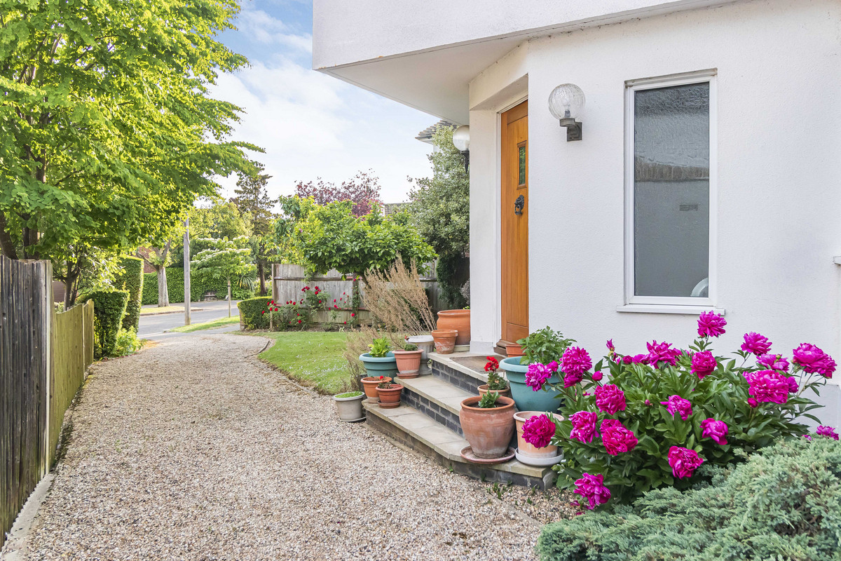 5 bedroom detached house for sale 0