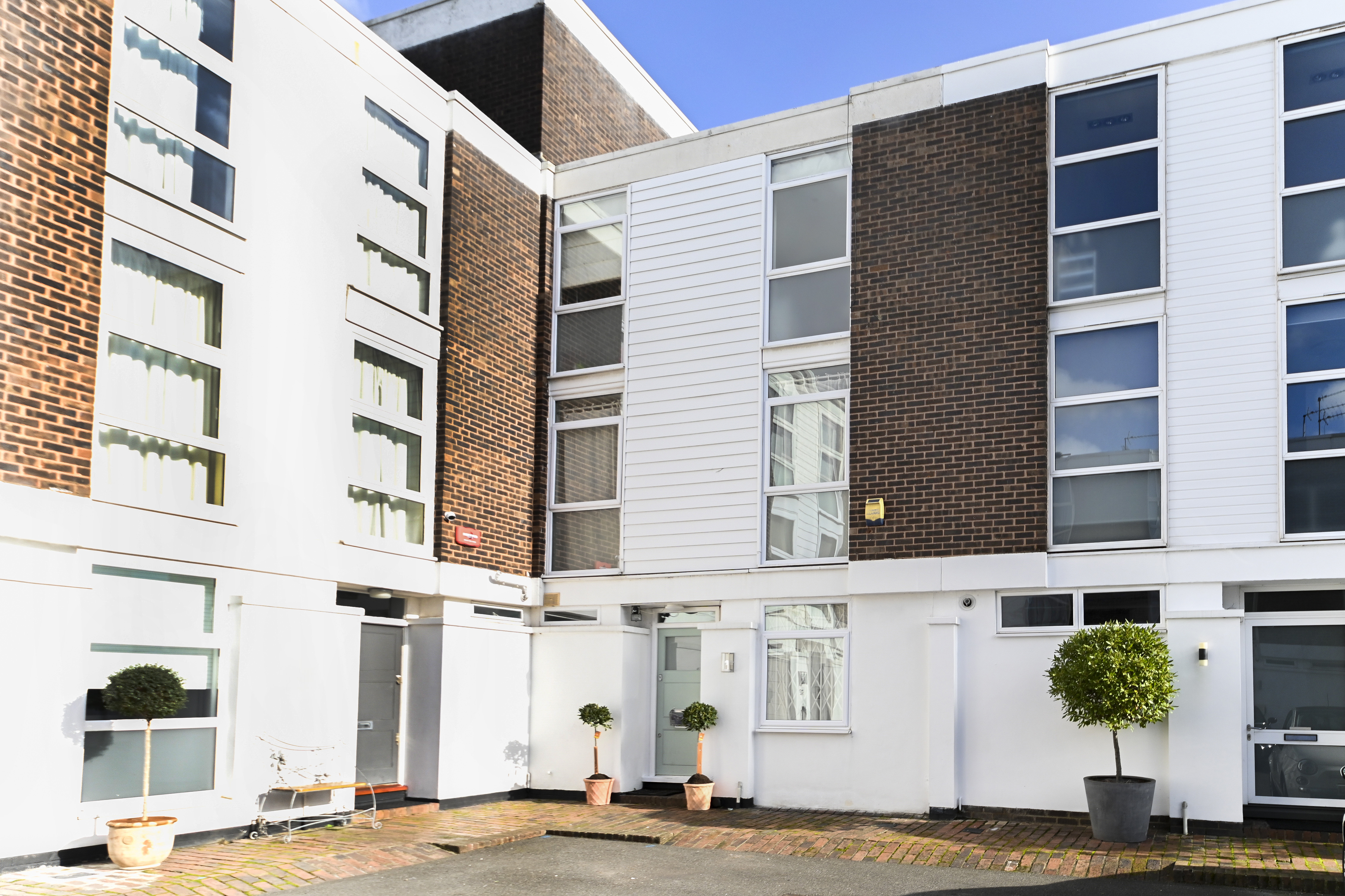 4 bedroom town house for sale 0