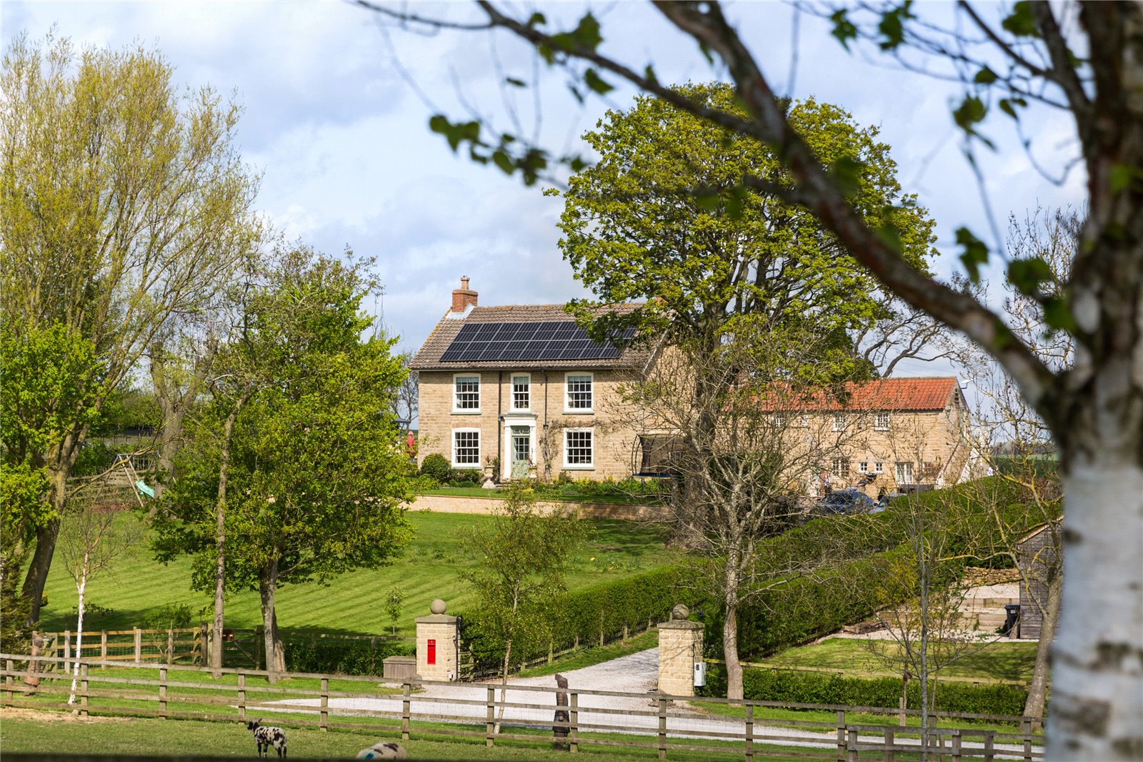 5 bedroom detached house for sale 0