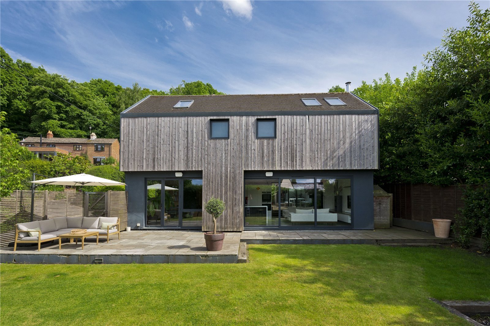 5 bedroom detached house for sale 0