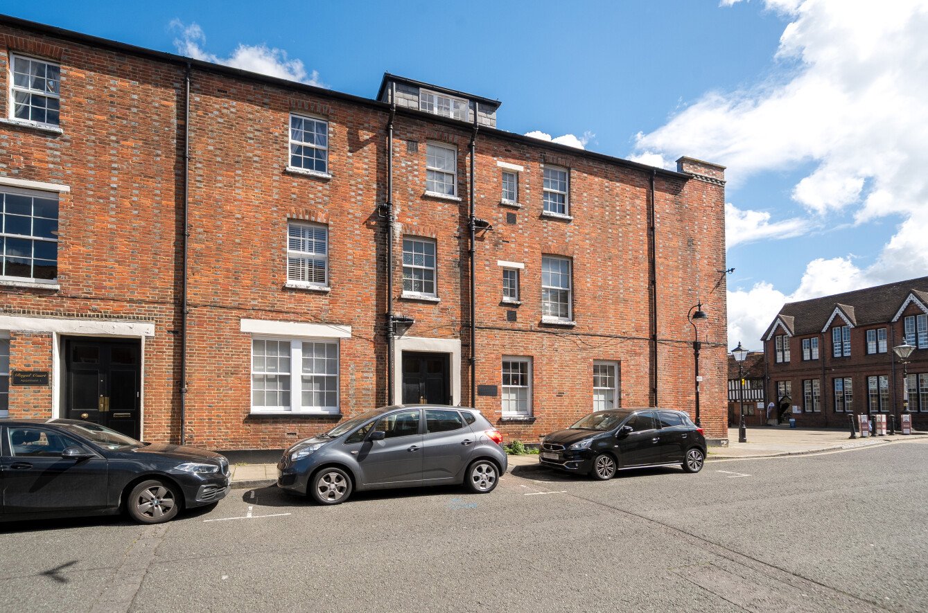 Flat 2, Royal Court, 56, Bugle Street, Hampshire photo 2