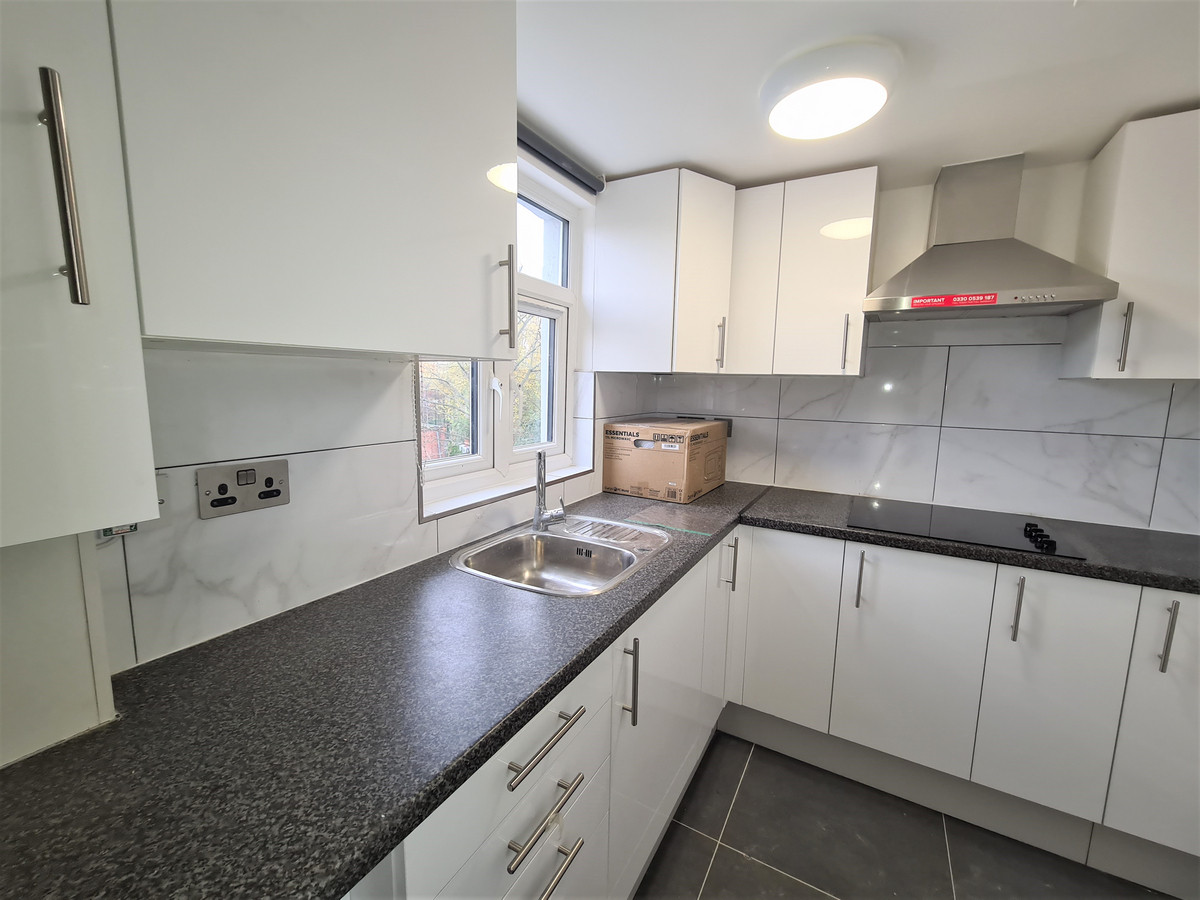 Flat Flat 5, 304, Kilburn High Road, London photo 5