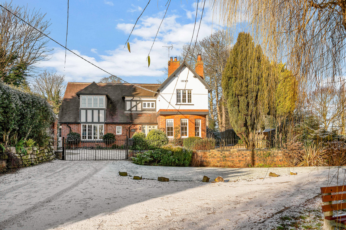 Best Coastal Towns to Buy Property in the UK