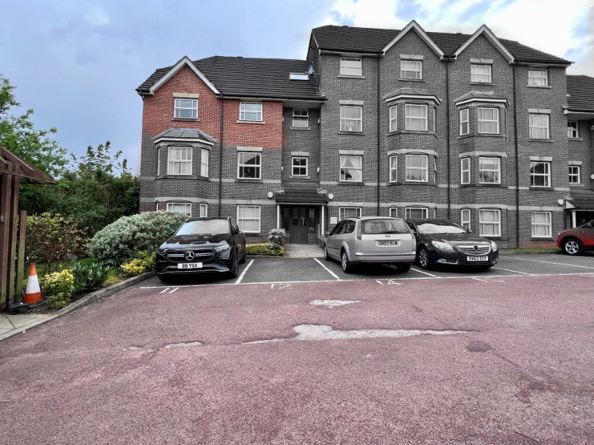 11, Royal Court Drive, Bolton photo 4