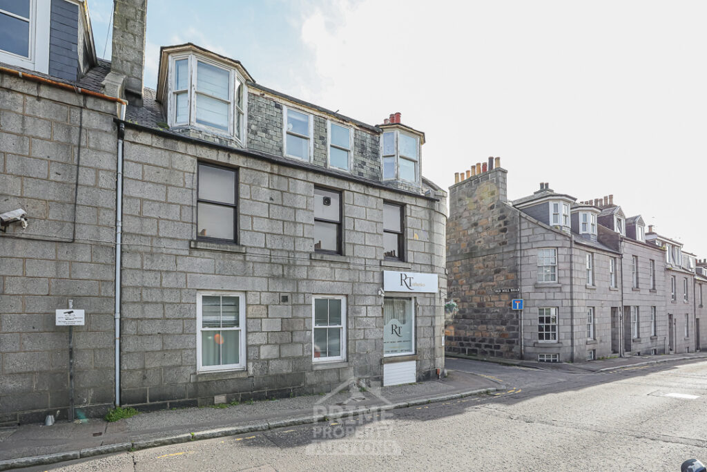 2 bed flat for sale