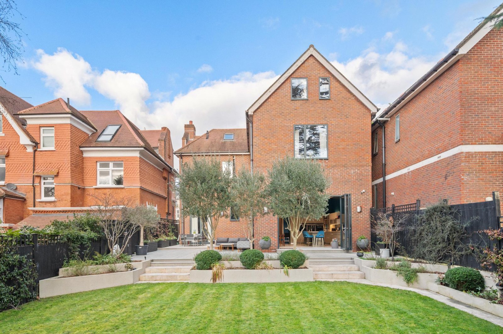 3 bedroom property for sale in London