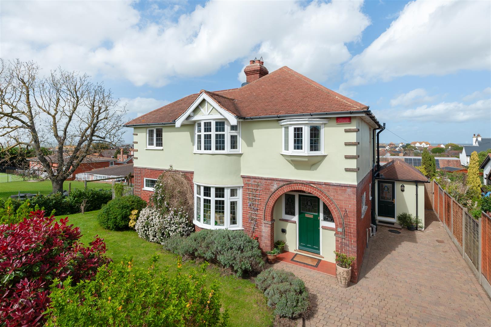 5 bedroom detached house for sale 0