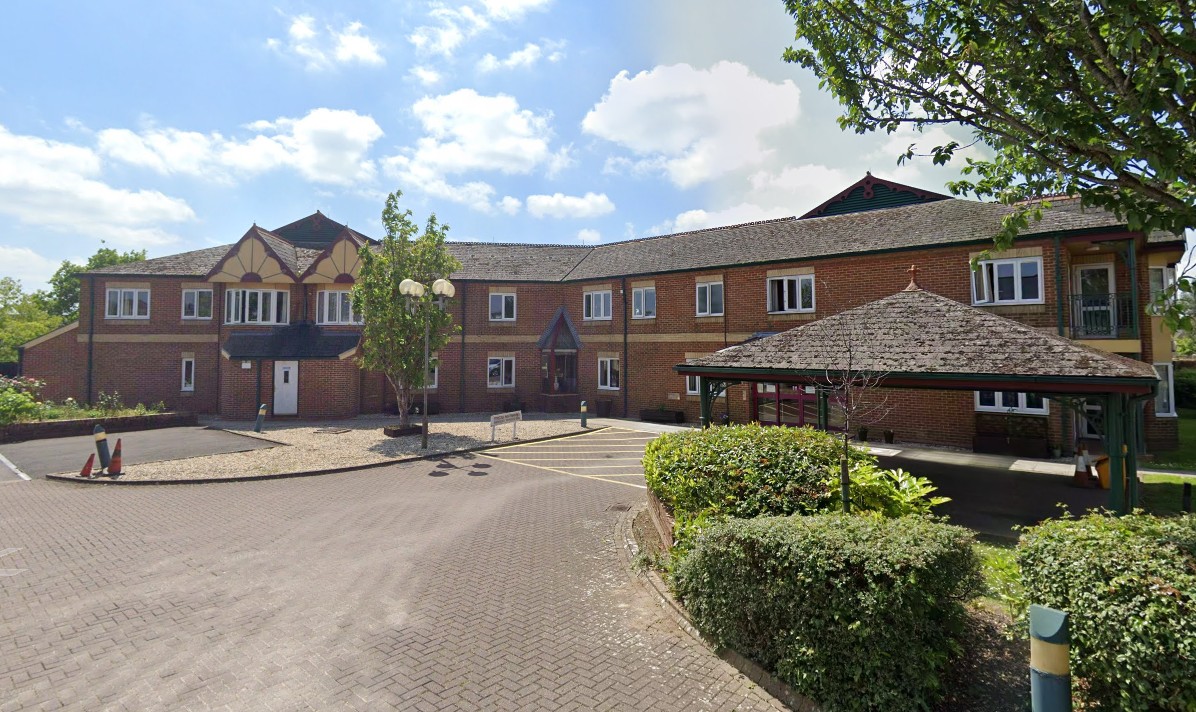 31, Scarborough Road, Swindon photo 2