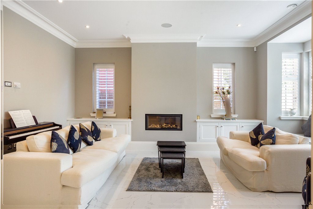 5 bedroom detached house for sale 0