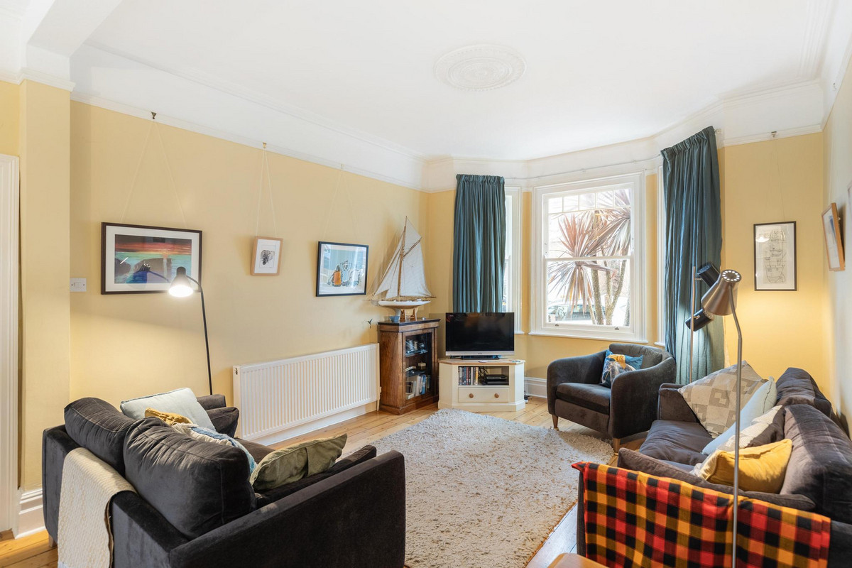 5 bedroom semi-detached house for sale 0