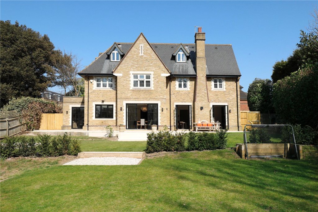 6 bedroom detached house for sale 0