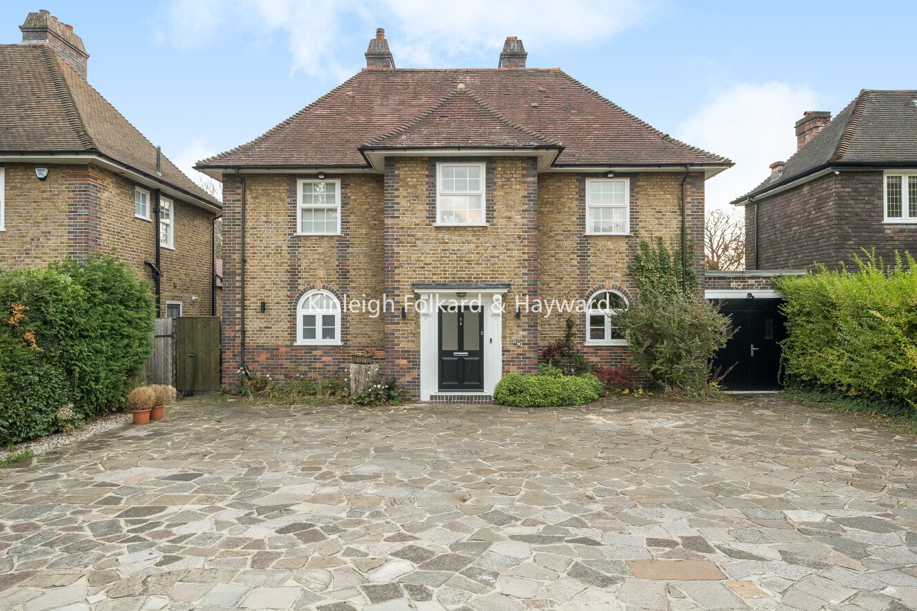 4 bedroom detached house for sale 0
