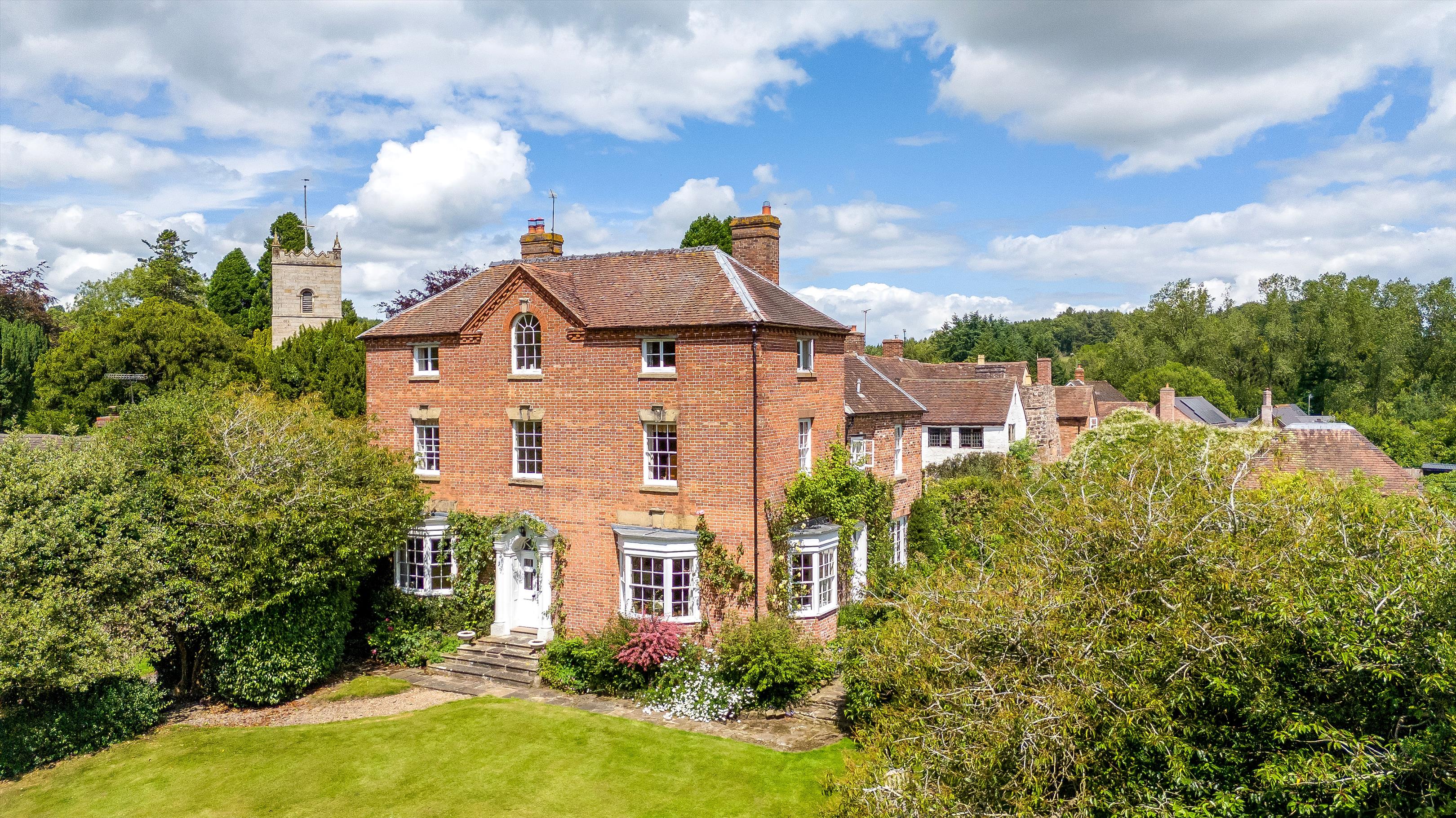 5 bedroom semi-detached house for sale