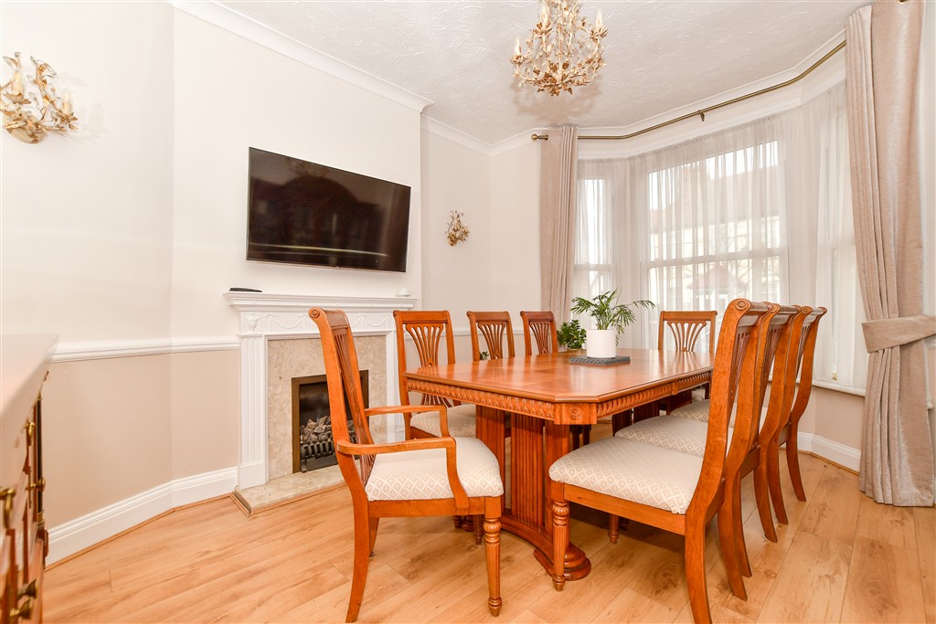 6 bedroom end terrace house for sale 0