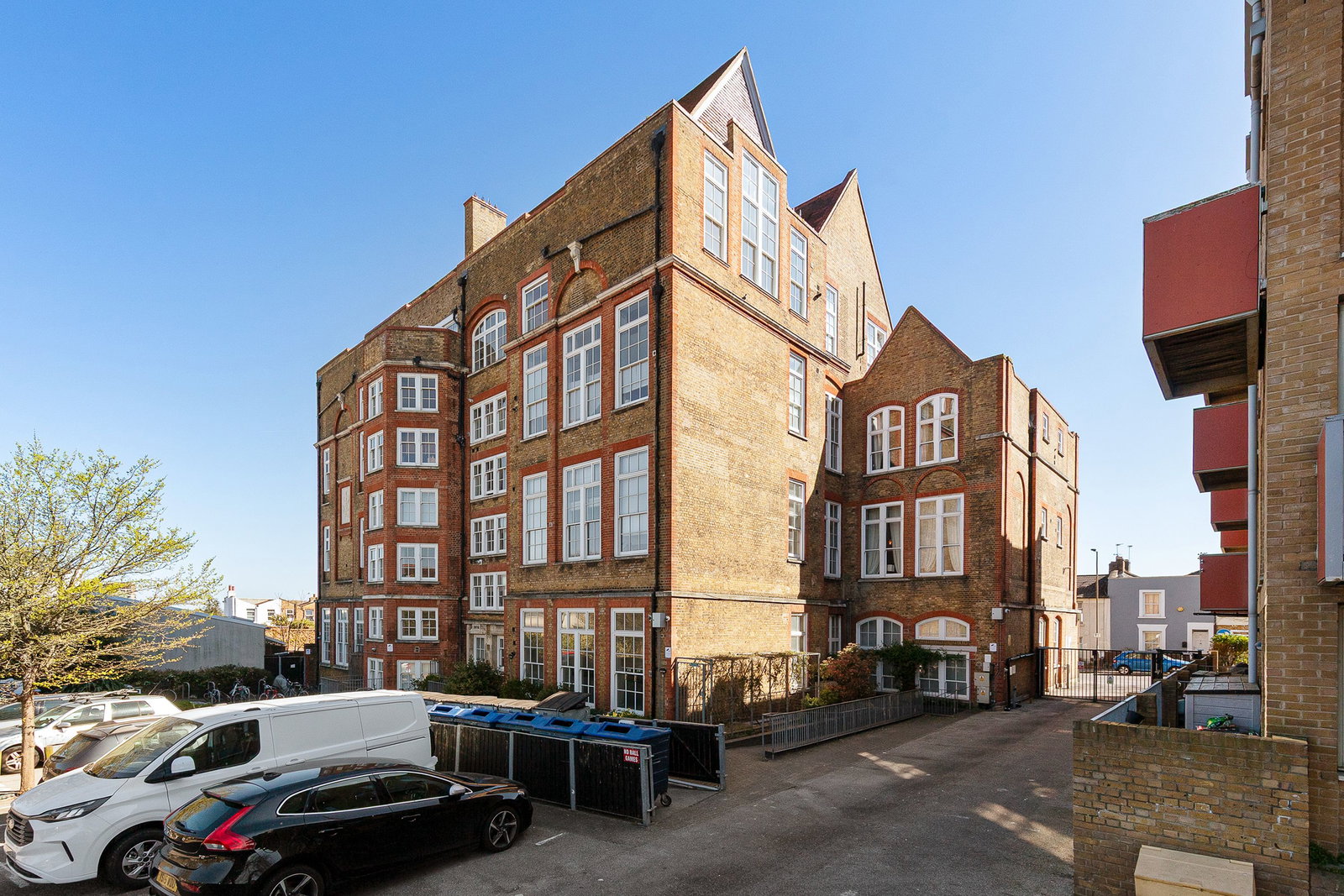 Flat 6, Schoolhouse Yard, Bloomfield Road, London, SE18 7JD - listing photo