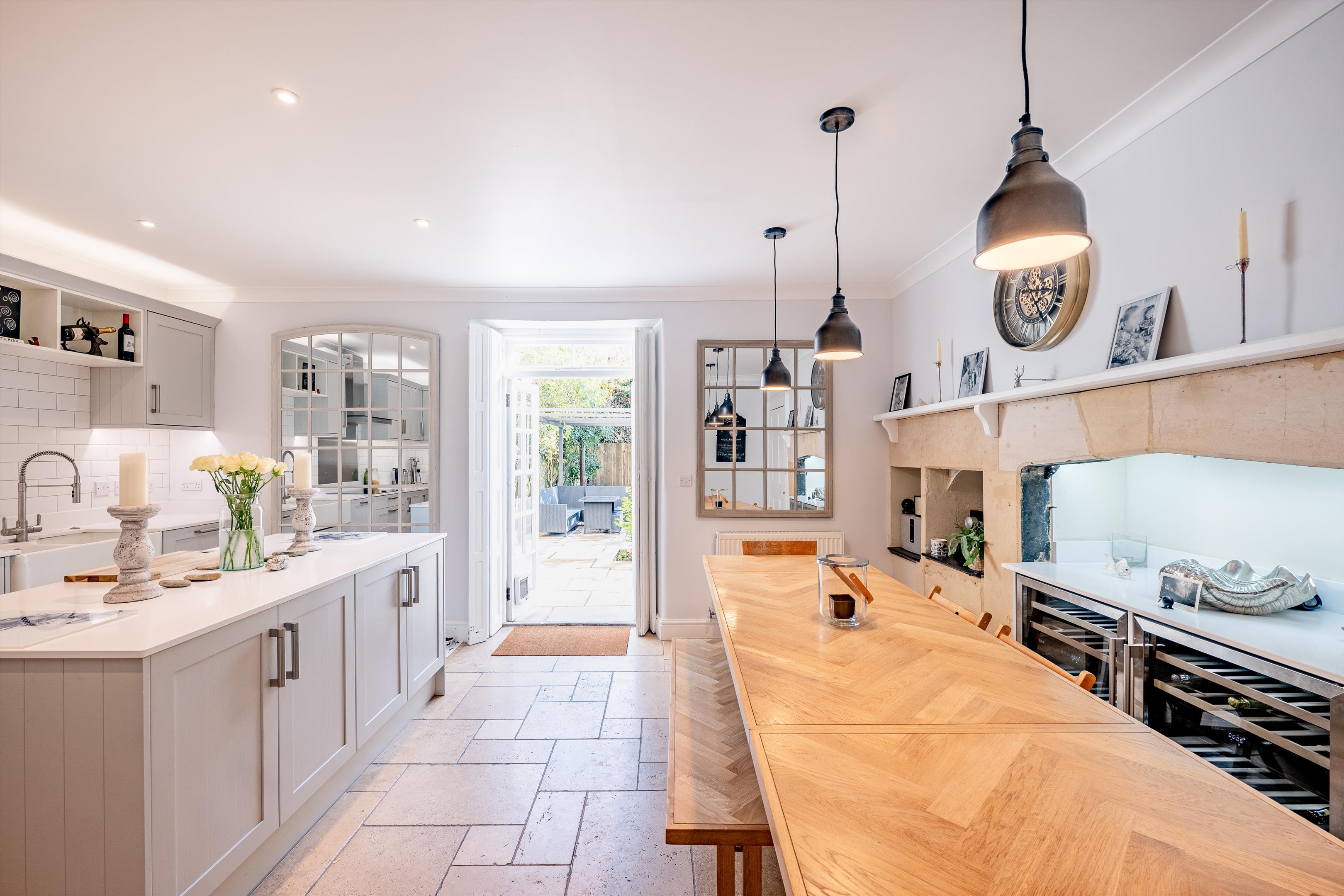 6 bedroom town house for sale 0