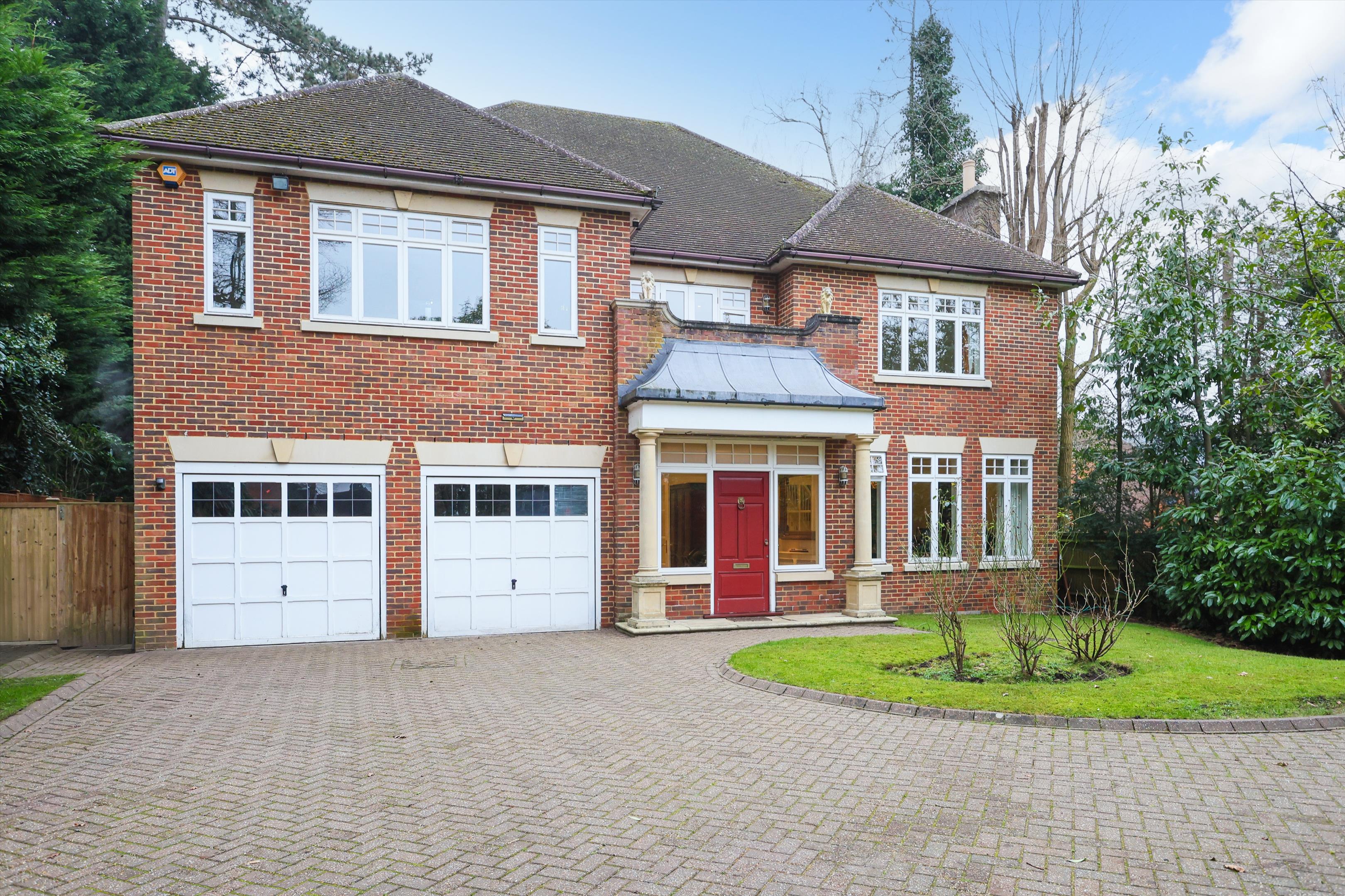 6 bedroom detached house for sale 0