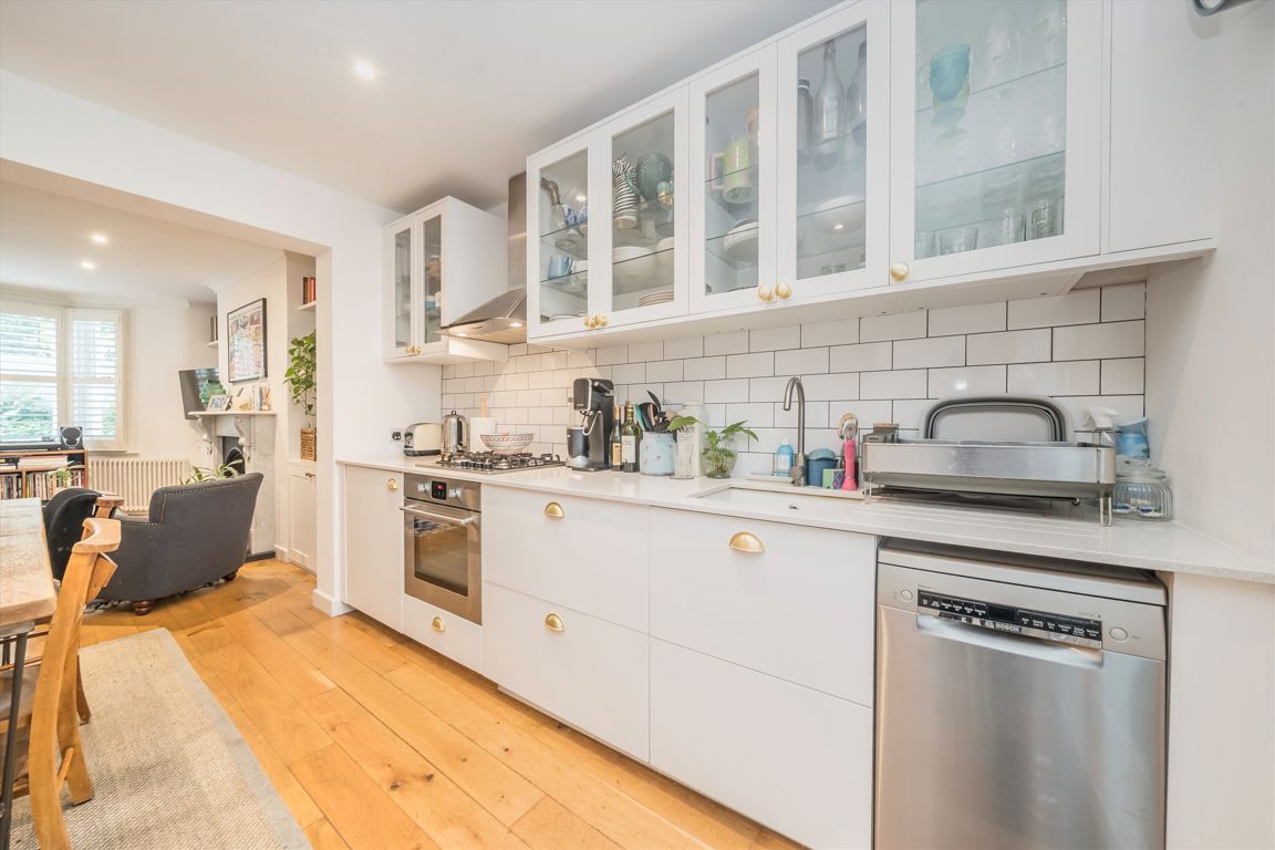 2 bedroom maisonette for sale 0