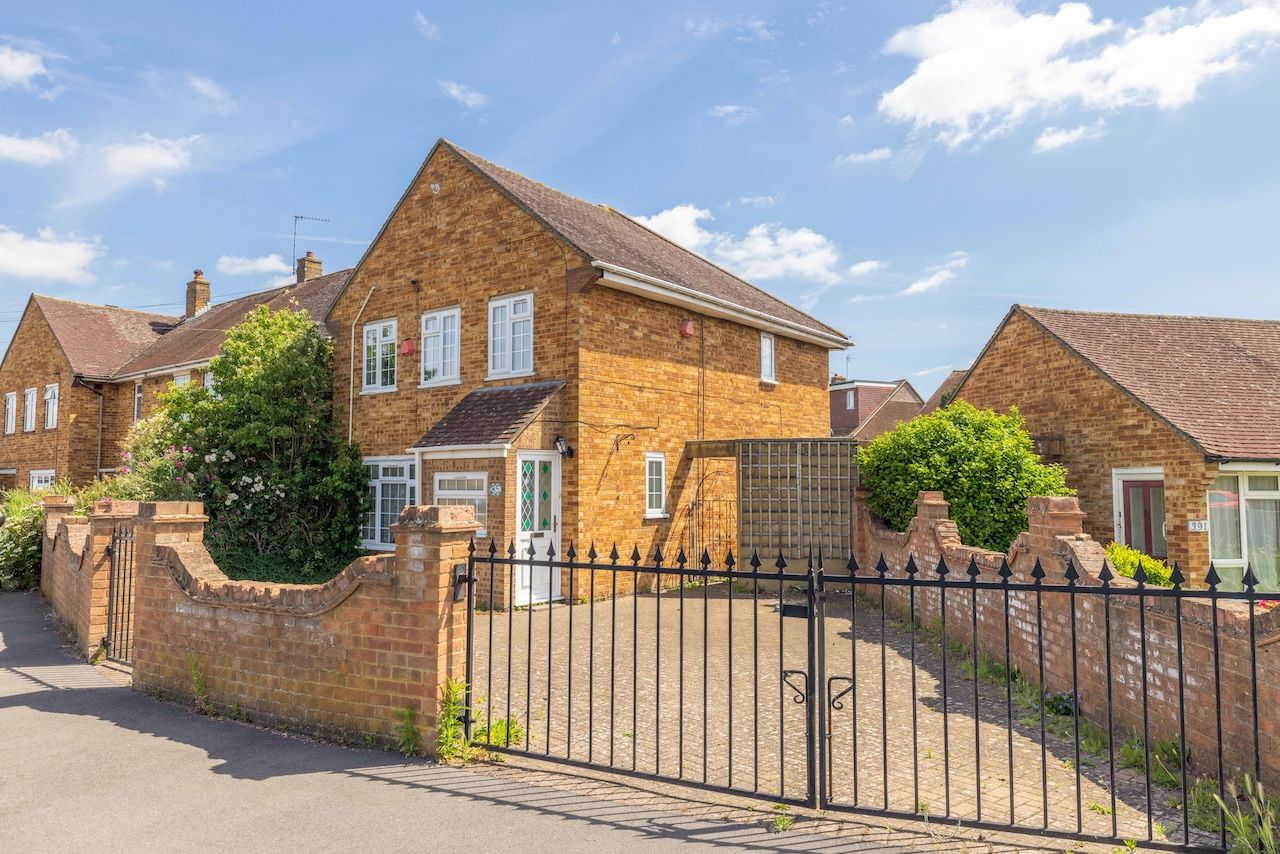 85, Corwell Lane, Uxbridge photo 2