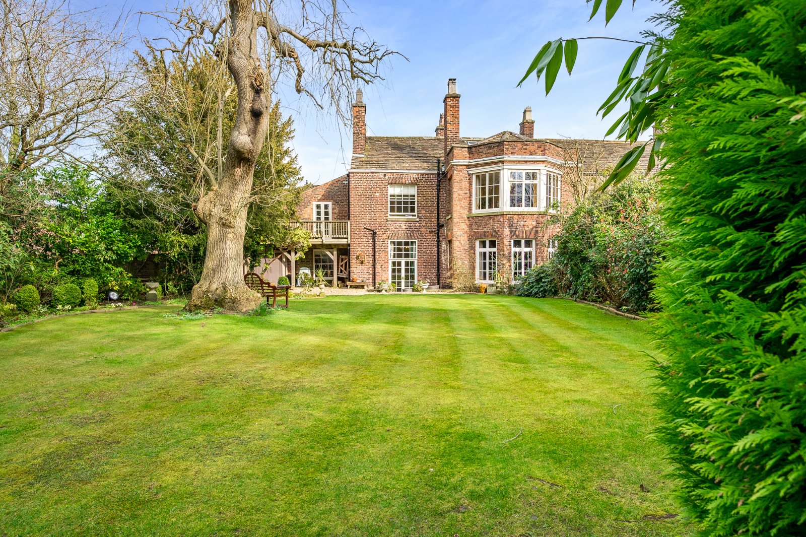 6 bedroom semi-detached house for sale 0