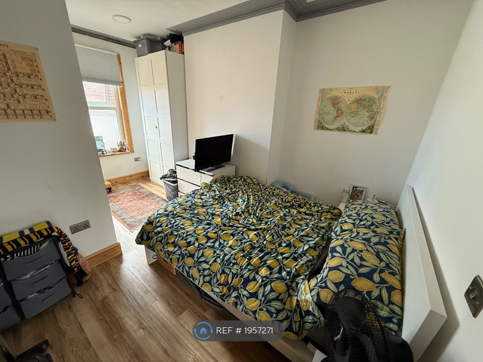Flat, Norman Terrace, Leeds photo 5
