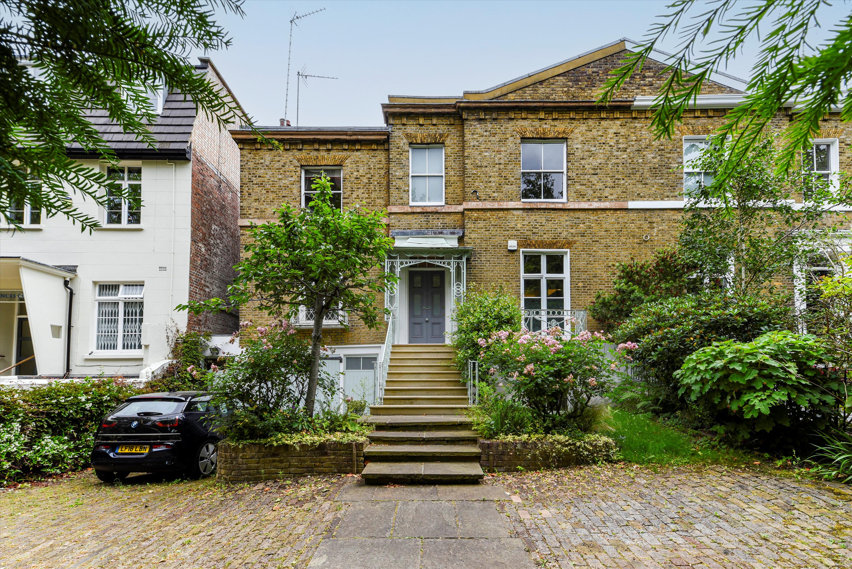 5 bedroom semi-detached house for sale 0