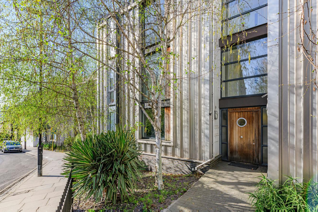 3 bedroom flat for sale 0