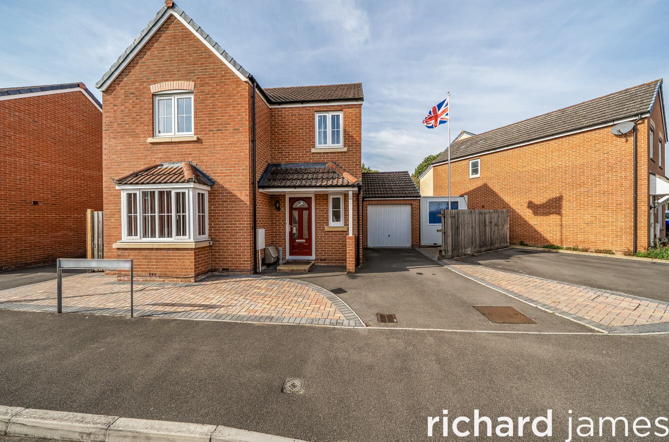 4 bed detached house for sale