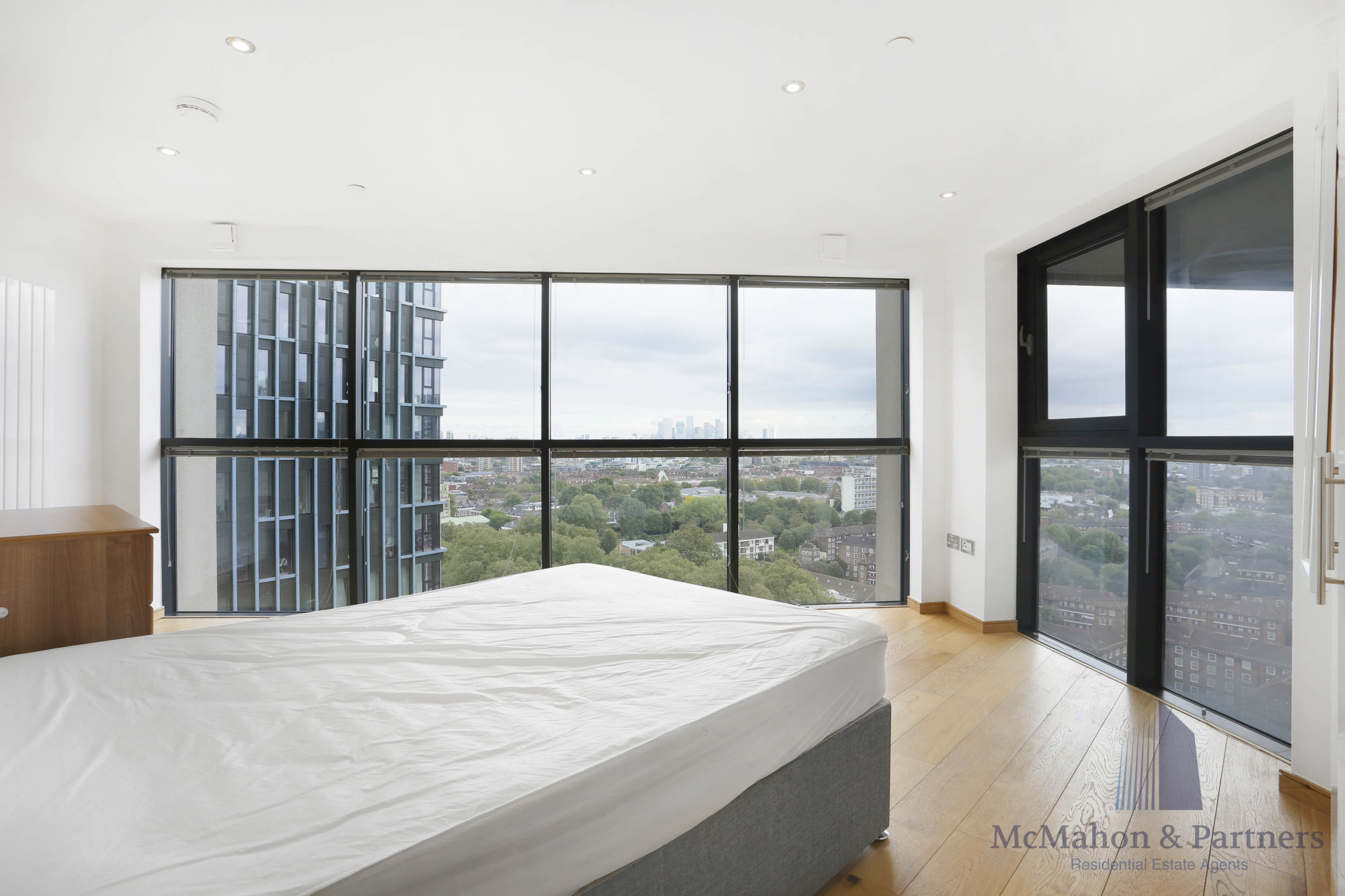 3 bedroom flat for sale 0