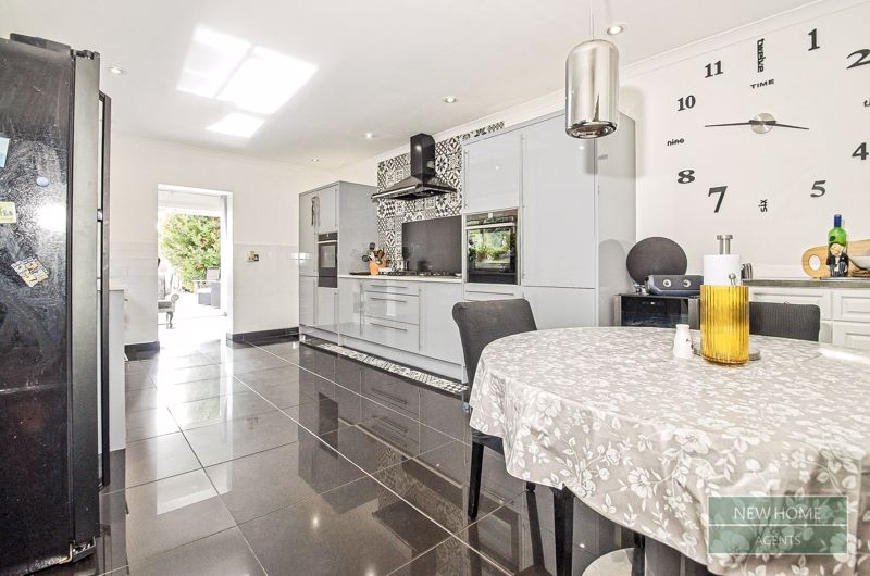 5 bedroom semi-detached house for sale 0