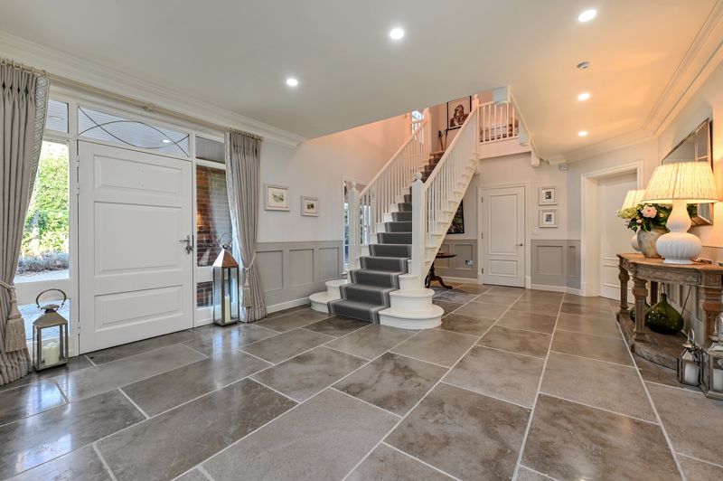 6 bedroom detached house for sale 0