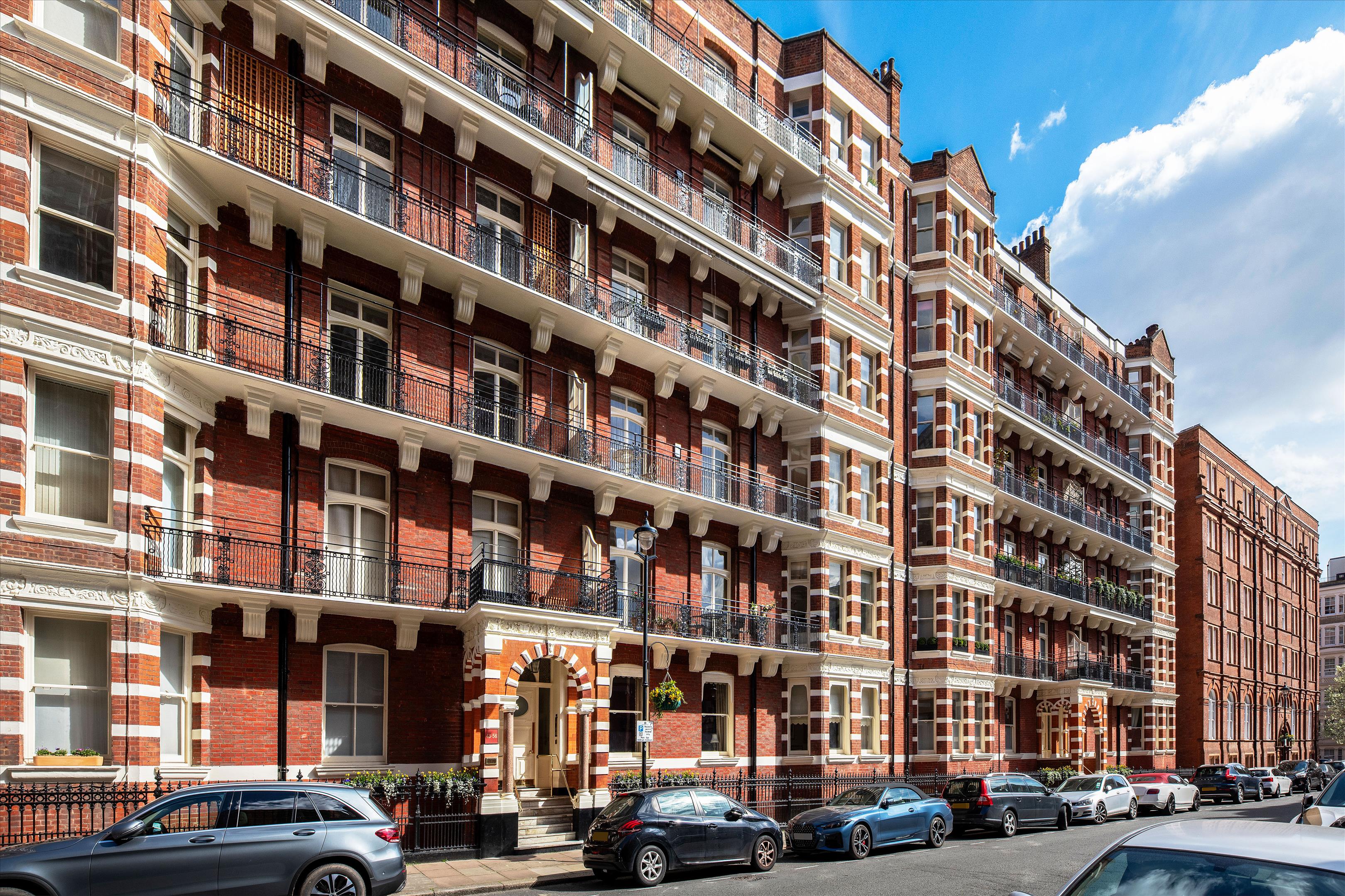 3 bedroom flat for sale 0